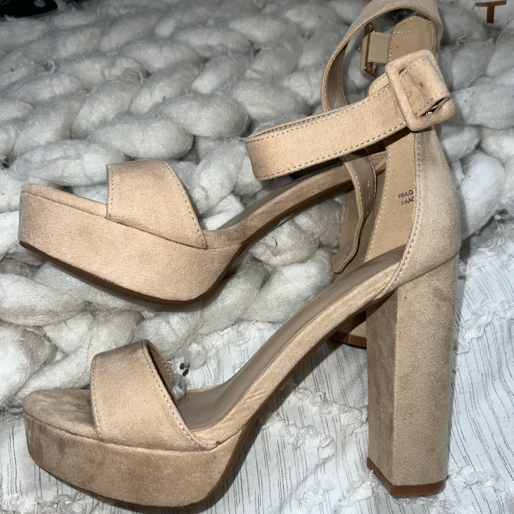 TAN 4 inch size 8 VELVET HEELS